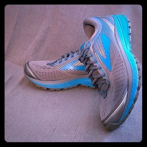BRAND NEW Brooks Ghost Womens